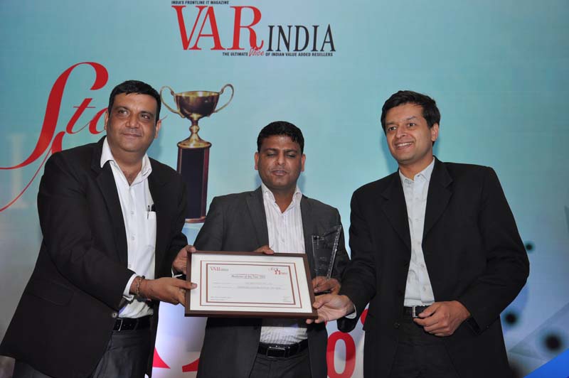 Mr. Harsh Chitlale, CEO-HCL Info Systems giving away award to RAH Infotech